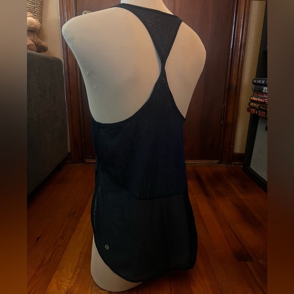 Twist And Train Tank Top - Picture 4 of 4